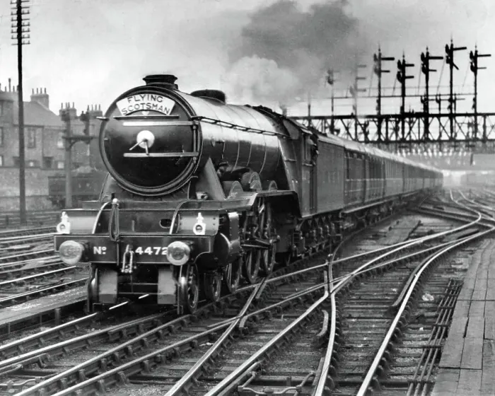 Framed Print : The Flying Scotsman approaching York