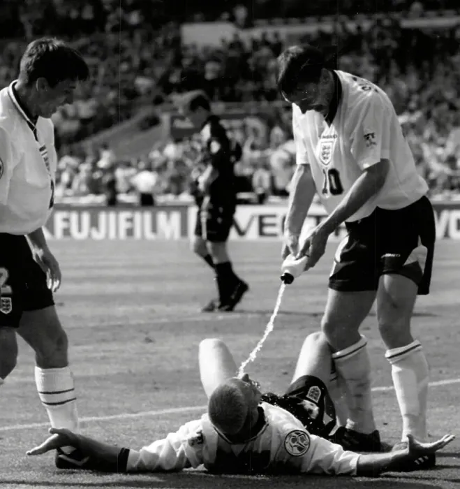 Framed Print : Football - Euro 96 Qualifying match - England v Scotland (2-0) - Paul Gascoigne celebrates with Teddy Sheringham