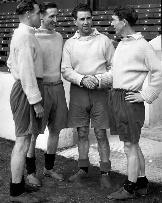 Framed Print : Footballer Roy Paul joins Manchester City 1950 Framed Print : Footballer Roy Paul joins Manchester City 1950