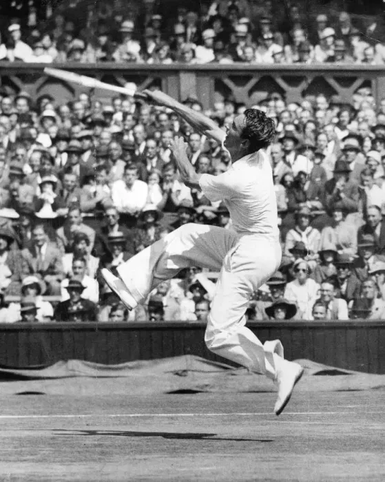 Framed Print : Fred Perry playing at Wimbledon 1934 Framed Print : Fred Perry playing at Wimbledon 1934