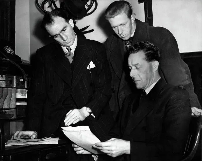 Framed Print : George Martin, Manager of Aston Villa, with Harry Parkes and Colin Gibson Framed Print : George Martin, Manager of Aston Villa, with Harry Parkes and Colin Gibson