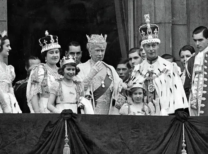 Framed Print : George VI and Queen Elizabeth on Buckingham Palace balcony Coronation Day 1937 Framed Print : George VI and Queen Elizabeth on Buckingham Palace balcony Coronation Day 1937