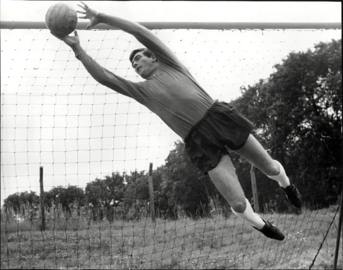 Framed Print : Goalkeeper Pat Jennings training in 1968 Framed Print : Goalkeeper Pat Jennings training in 1968