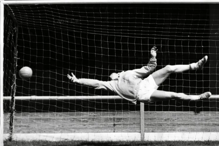 Framed Print : Gordon Banks Goalkeeper 1966 Framed Print : Gordon Banks Goalkeeper 1966