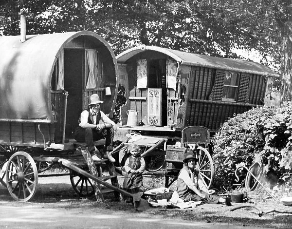 Gypsy caravan. Gypsies and their caravans on their way to Epsom Downs for the Derby 1933