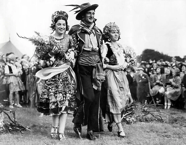 Gypsy Wedding. Gypsies wedding at the Yorkshire moorland village of Baildon in 1938