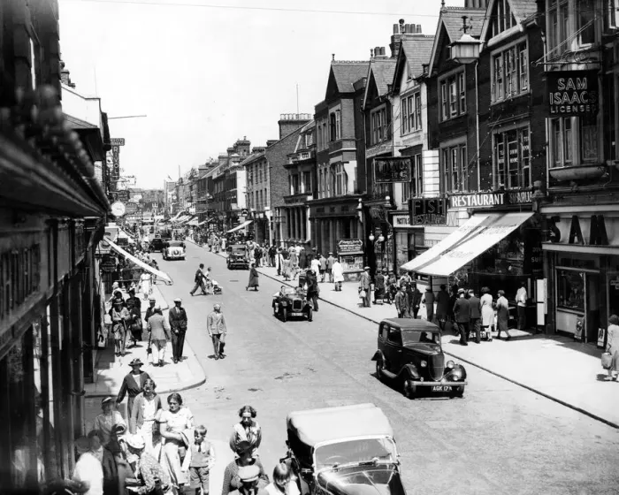 Framed Print : The high street in Southend-on-Sea in 1937 Framed Print : The high street in Southend-on-Sea in 1937