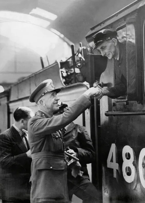 Framed Print : Last Home Forces special train 1945 Framed Print : Last Home Forces special train 1945