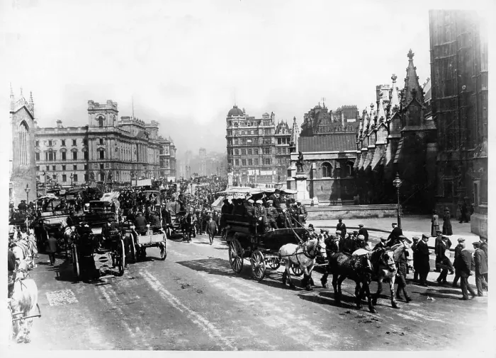 Framed Print : A horse drawn carriage of spectators off to see the FA Cup Final at Crystal Palace in 1911 Framed Print : A horse drawn carriage of spectators off to see the FA Cup Final at Crystal Palace in 1911