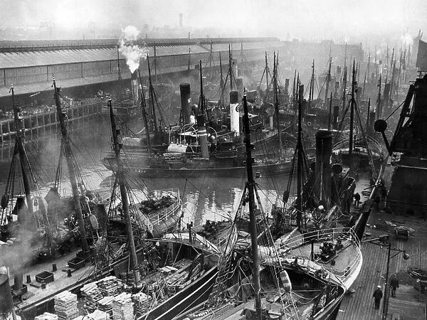 Hull Docks, 1935. The Fish docks at Hull during the 1935 fishermens strike