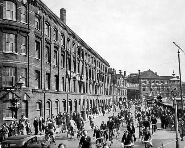 The Huntley & Palmers Ltd biscuit factory in Reading 1935