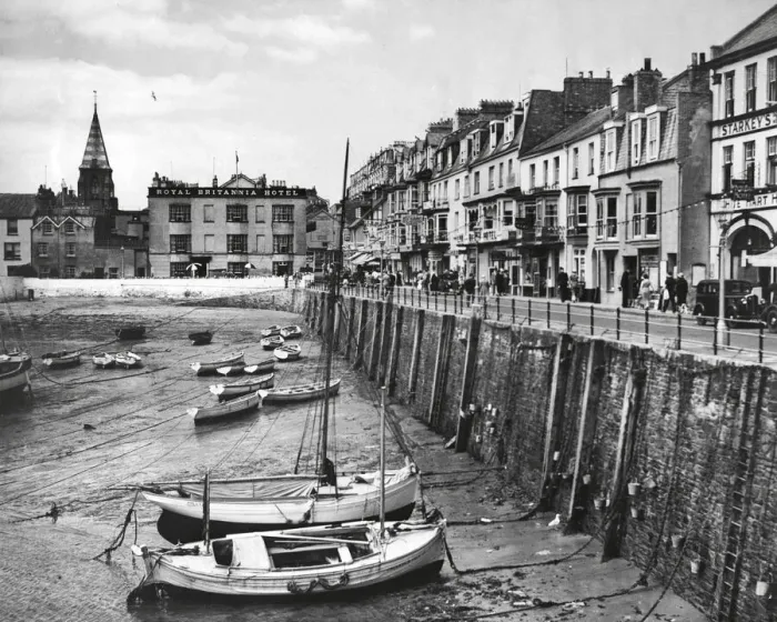 Framed Print : The Inner Harbour, Ilfracombe, Devon, 1937