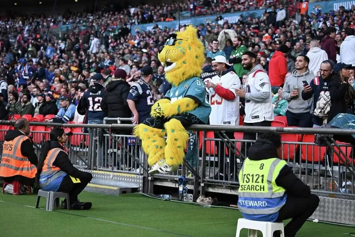 Framed Print : Jacksonville Jaguars v New England Patriots. Wembley stadium, London 2024