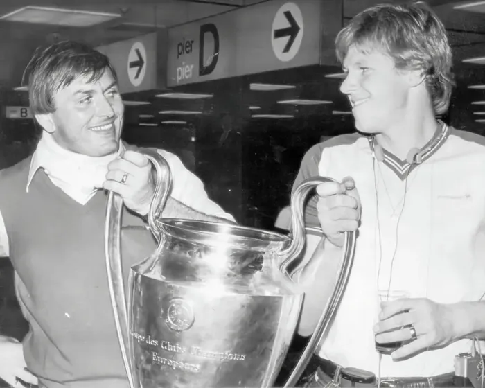 Framed Print : Jimmy Rimmer and Nigel Spink of Aston Villa with the European Cup 1982
