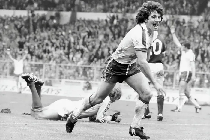 Framed Print : Keegan scores for England 1979 Framed Print : Keegan scores for England 1979