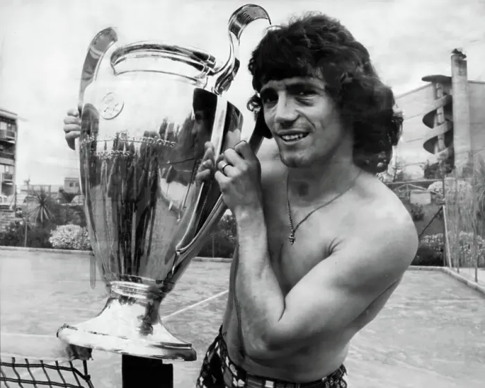 Framed Print : Kevin Keegan, Liverpool footballer with the European cup at his hotel in Rome Framed Print : Kevin Keegan, Liverpool footballer with the European cup at his hotel in Rome