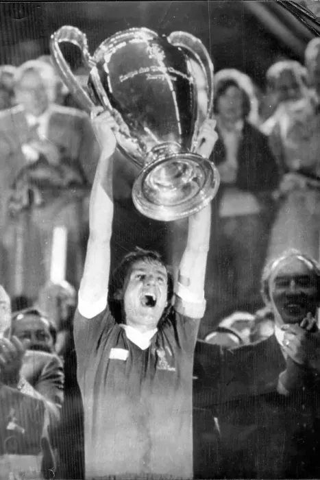 Framed Print : Liverpool Footballer Phil Thompson with European Cup Framed Print : Liverpool Footballer Phil Thompson with European Cup