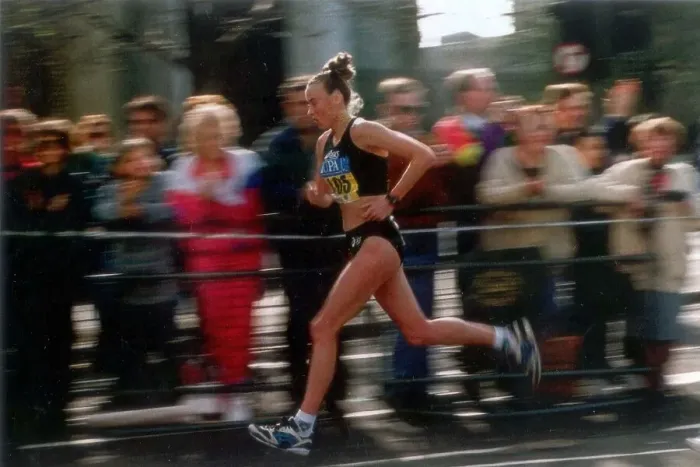 Framed Print : Liz McColgan in action during London Marathon 1996 Framed Print : Liz McColgan in action during London Marathon 1996