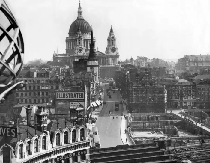 Framed Print : Ludgate Hill and St Pauls Cathedral Framed Print : Ludgate Hill and St Pauls Cathedral