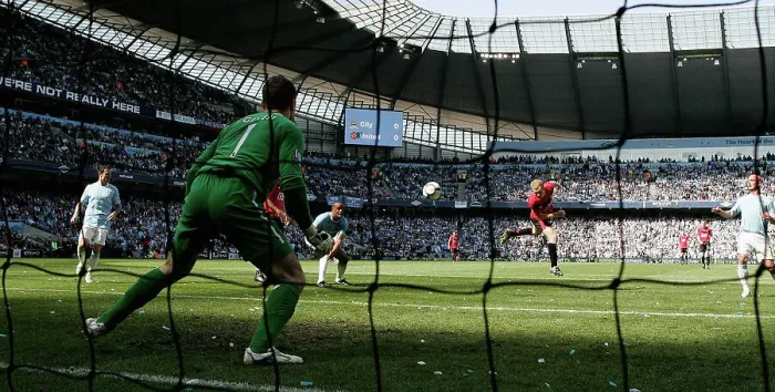 Framed Print : Man Utd's Paul Scholes scoring the winner against Man City 2010 Framed Print : Man Utd's Paul Scholes scoring the winner against Man City 2010
