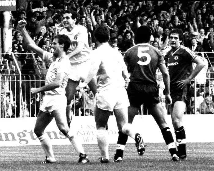 Framed Print : Mick McCarthy and Imre Varadi celebrate the Manchester City equaliser Framed Print : Mick McCarthy and Imre Varadi celebrate the Manchester City equaliser