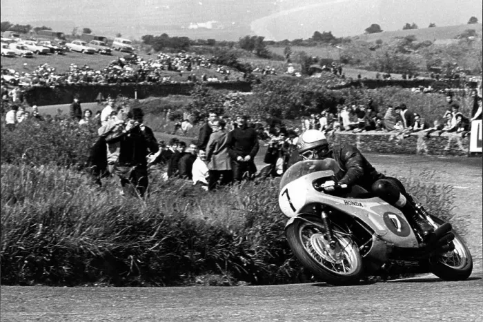 Framed Print : Mike Hailwood at the Isle of Man TT races 1967 Framed Print : Mike Hailwood at the Isle of Man TT races 1967