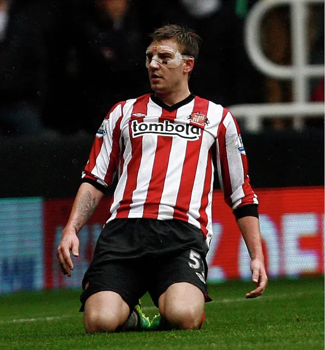 Framed Print : Nicklas Bendtner scores Sunderland's opening goal Framed Print : Nicklas Bendtner scores Sunderland's opening goal