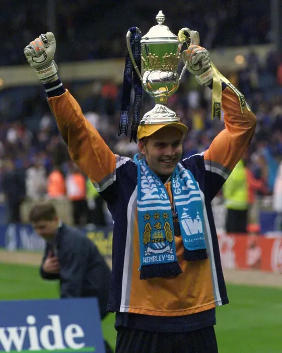 Framed Print : Nicky Weaver celebrates Man City's promotion 1999 Framed Print : Nicky Weaver celebrates Man City's promotion 1999