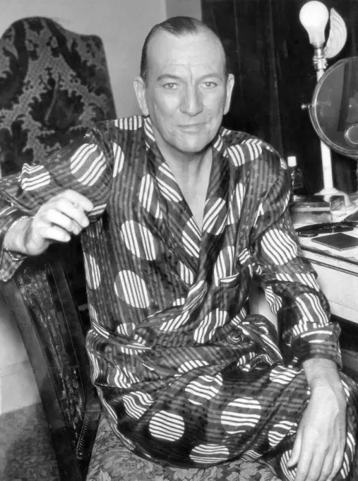 Framed Print : Noel Coward backstage at the Theatre Royal, Haymarket, London Framed Print : Noel Coward backstage at the Theatre Royal, Haymarket, London