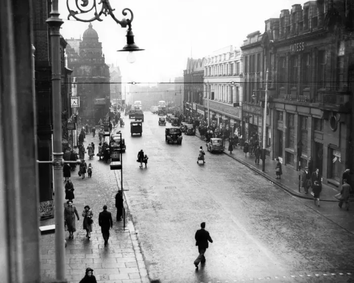 Framed Print : Oldham High Street 1949 Framed Print : Oldham High Street 1949