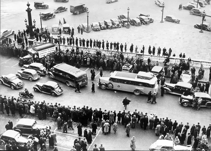 Framed Print : Overhead view of Place de la Concorde Paris, showing competitors in Monte Carlo car rally, 1937 Framed Print : Overhead view of Place de la Concorde Paris, showing competitors in Monte Carlo car rally, 1937