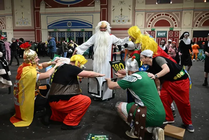 Framed Print : The Paddy Power PDC World Darts Championships 2024. Alexandra Palace