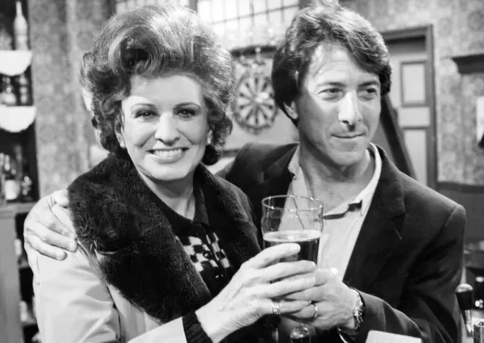 Framed Print : Pat Phoenix and Dustin Hoffman in the Rovers Return on the set o Framed Print : Pat Phoenix and Dustin Hoffman in the Rovers Return on the set o