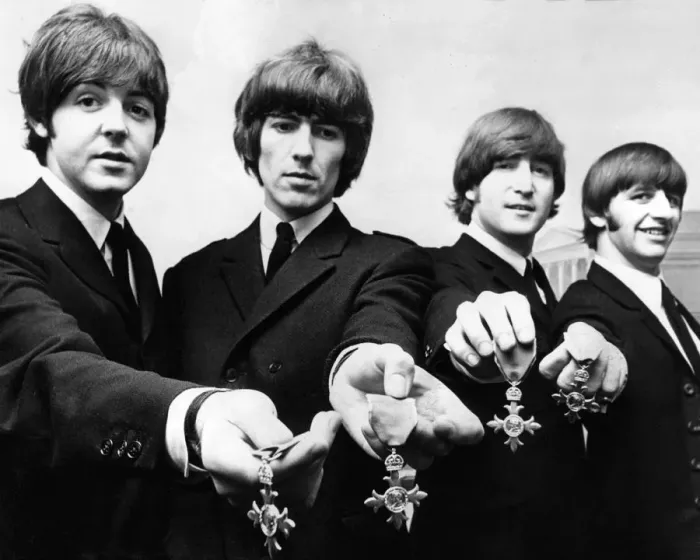 Framed Print : Paul McCartney, George Harrison, John Lennon and Ringo Starr pro Framed Print : Paul McCartney, George Harrison, John Lennon and Ringo Starr pro