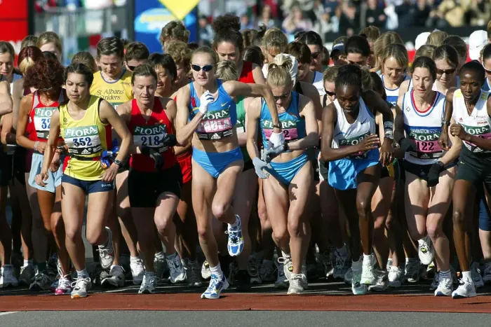Framed Print : Paula Radcliffe with the elite ladies at the start of the 25th London Marathon 2005 Framed Print : Paula Radcliffe with the elite ladies at the start of the 25th London Marathon 2005