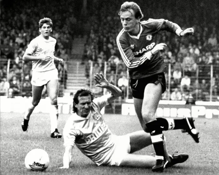 Framed Print : Peter Barnes of Manchester United (Ex City) beats John Gidman of City (Ex United) Framed Print : Peter Barnes of Manchester United (Ex City) beats John Gidman of City (Ex United)