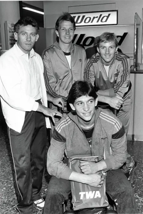 Framed Print : Peter Reid, Trevor Steven, Gary Stevens and Gary Lineker fly out to join the England football squad in Colorado en route to Mexico for the 1986 World Cup Framed Print : Peter Reid, Trevor Steven, Gary Stevens and Gary Lineker fly out to join the England football squad in Colorado en route to Mexico for the 1986 World Cup