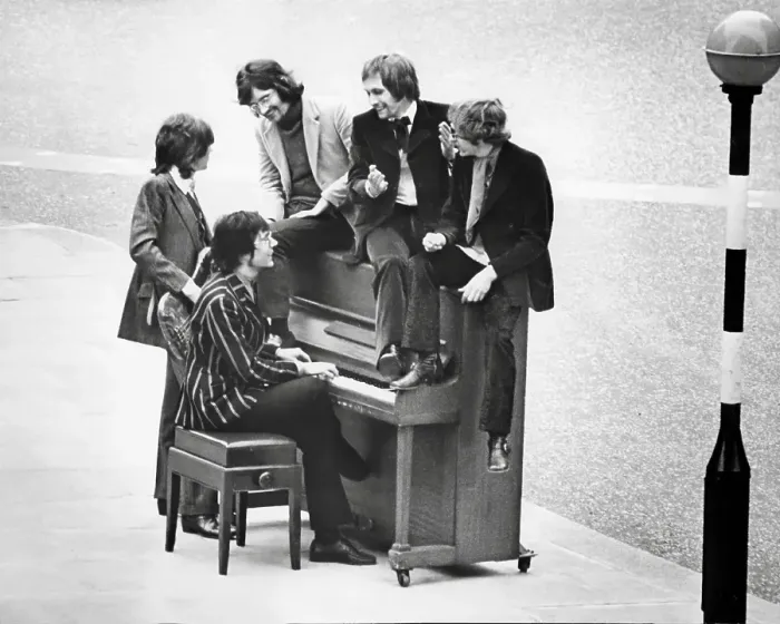 Framed Print : Pop Group Manfred Mann busking on corner of Kingsway and Aldwych 1969 Framed Print : Pop Group Manfred Mann busking on corner of Kingsway and Aldwych 1969