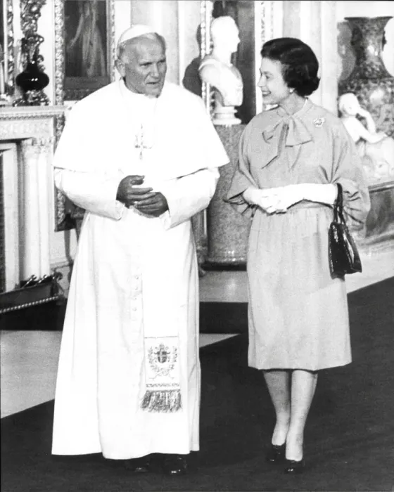 Framed Print : Pope John Paul II with Queen Elizabeth II Framed Print : Pope John Paul II with Queen Elizabeth II