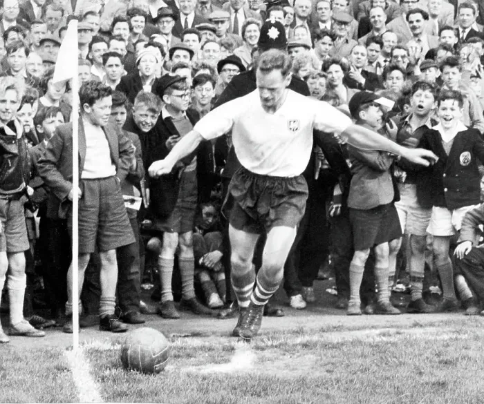 Framed Print : Preston North End and England footballer Tom Finney pictured playing his last game for Preston against Luton Town at Deepdale