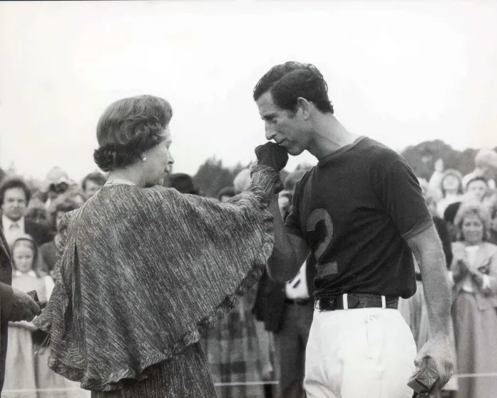 Framed Print : Prince Charles kisses the Queens hand at a polo match 1984 Framed Print : Prince Charles kisses the Queens hand at a polo match 1984