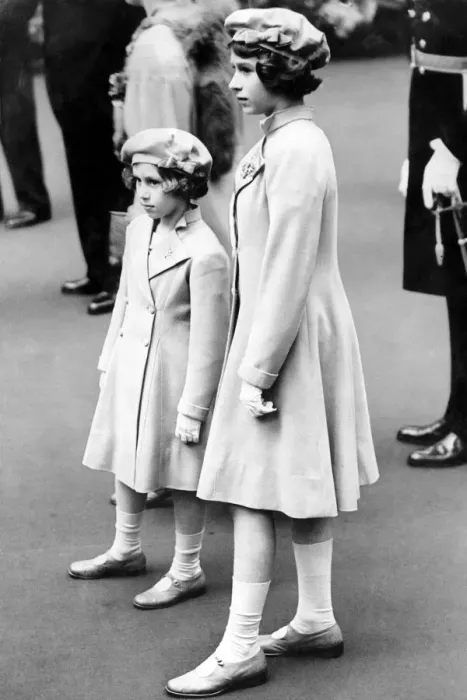 Framed Print : Princess Elizabeth with her sister Princess Margaret Rose in 1939 Framed Print : Princess Elizabeth with her sister Princess Margaret Rose in 1939
