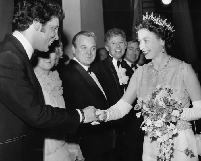 Framed Print : Queen Elizabeth II is presented to singer Tom Jones Framed Print : Queen Elizabeth II is presented to singer Tom Jones