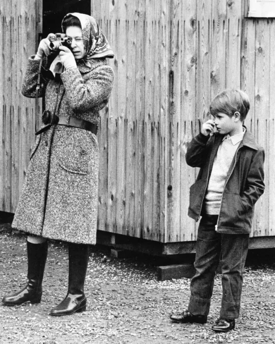 Framed Print : Queen Elizabeth II with Prince Edward at Badminton 1971 Framed Print : Queen Elizabeth II with Prince Edward at Badminton 1971