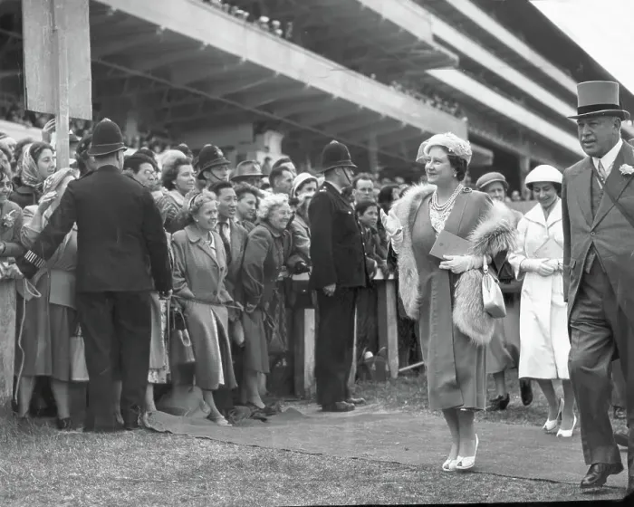 Framed Print : Queen Elizabeth, the Queen Mother, Princess Margaret and the Earl of Rosebery, one of the Jockey Club stewards, walk to the paddock before the start of the Derby 1956