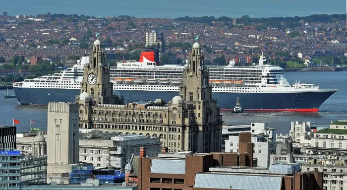 Framed Print : The Queen Mary 2 docks in Liverpool Framed Print : The Queen Mary 2 docks in Liverpool