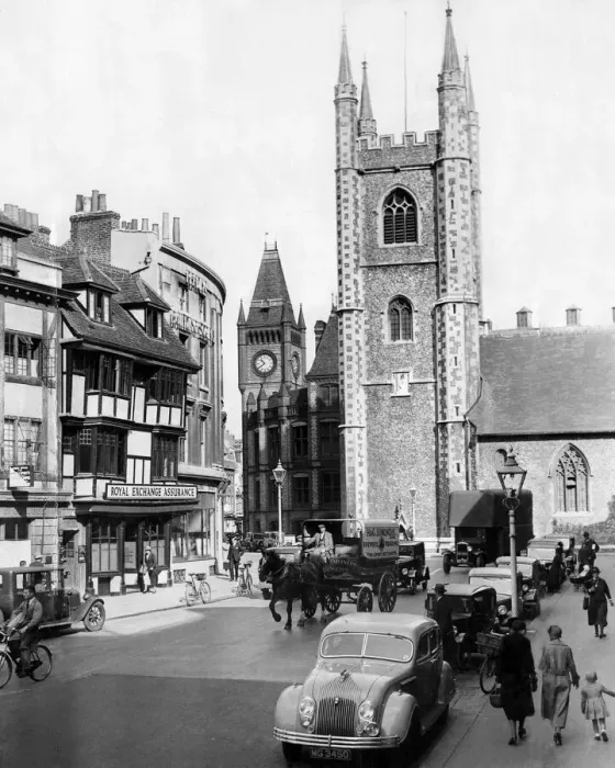 Framed Print : Reading, Berkshire 1935, showing the Church of St Lawrence with the Town Hall and Clock Tower in the background Framed Print : Reading, Berkshire 1935, showing the Church of St Lawrence with the Town Hall and Clock Tower in the background