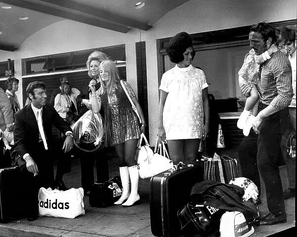 The return of England team and their wives from the 1970 World Cup finals