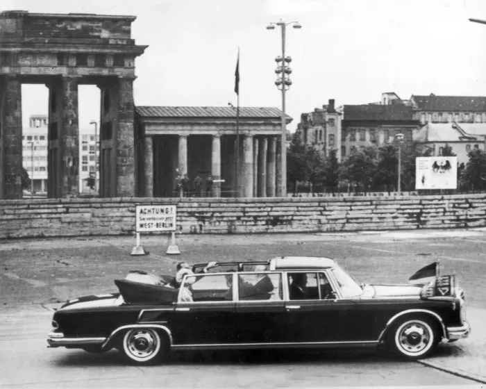 Framed Print : Royal Visit to Berlin 1965 Framed Print : Royal Visit to Berlin 1965