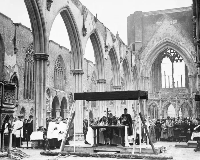 Framed Print : A Service in St Georges Cathedral Southwark after an air raid 1941